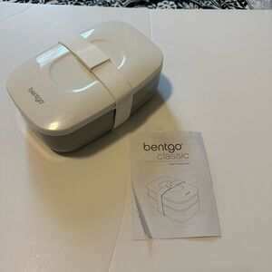 NWOT Bentgo Classic White and Gray Lunch Box